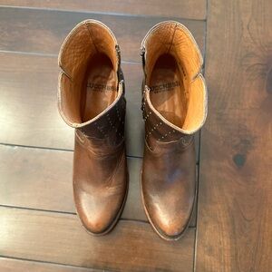 Lucchese brand boots. Size 7.